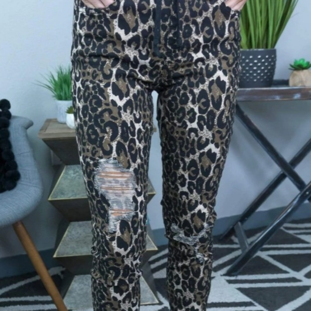 YMI HIGH RISE DISTRESSED LEOPARD JOGGER JEANS WITH FRAYED HEM